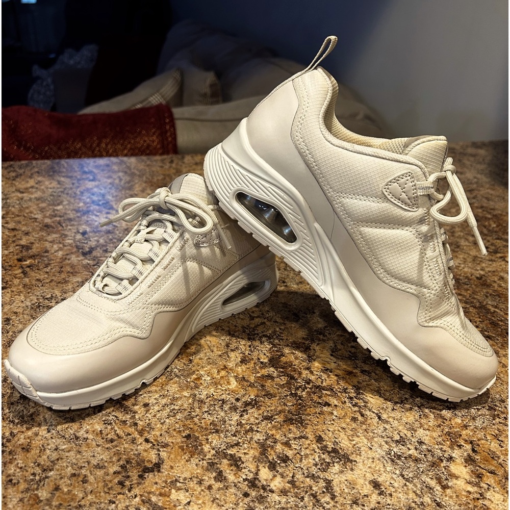 Skechers off white/lite cream Street Uno - Cleargrove Way Casual Sneakers.